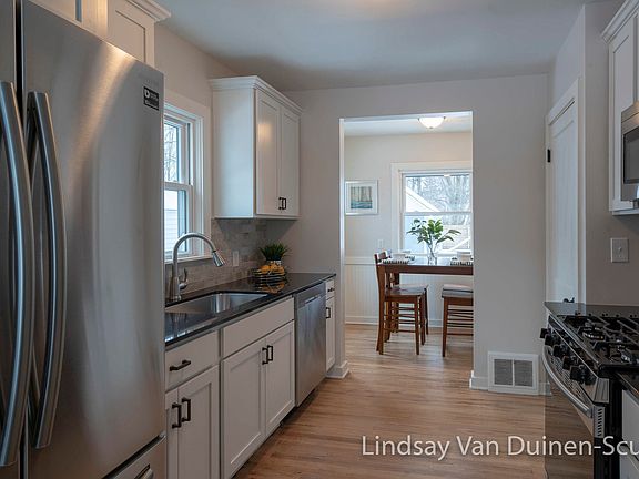5th image of 236 Montebello St SE