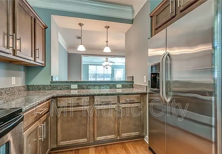 2324 Knowles Ave — Photo 3
