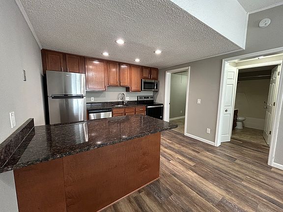 4th image of 233 Waterbury Ct