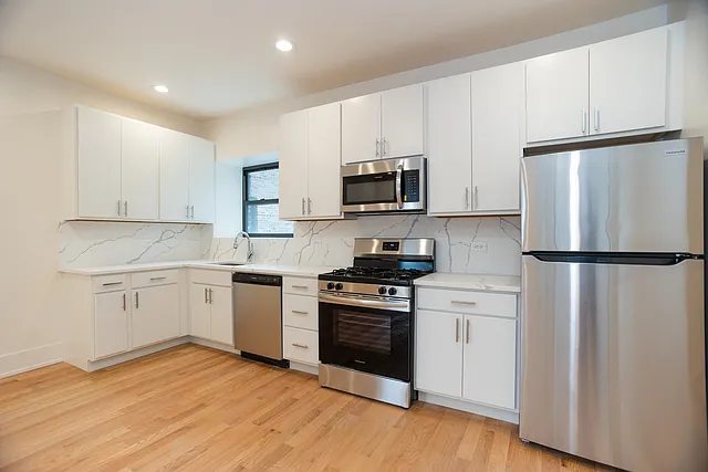 652 W Gordon Ter #1W — Photo 11