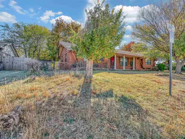 3801 SE Elmhurst Ln, Lawton, OK 73501