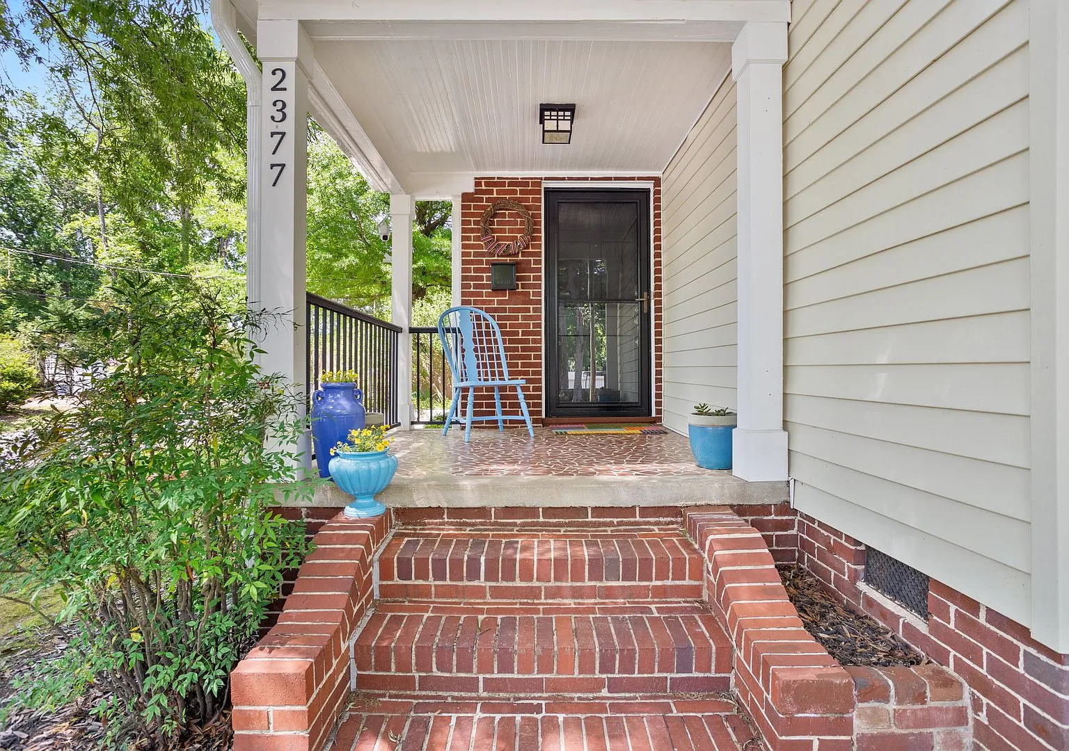 Boutique-Style retreat in the heart of Ardmore — Photo 3