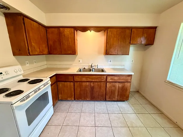 212 Arcola St — Photo 2