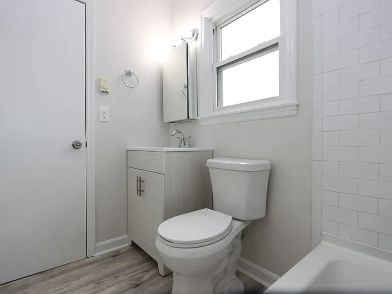 33-35 Abruyn St — Photo 6