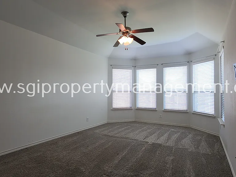 1369 Crescent Cove Dr — Photo 19