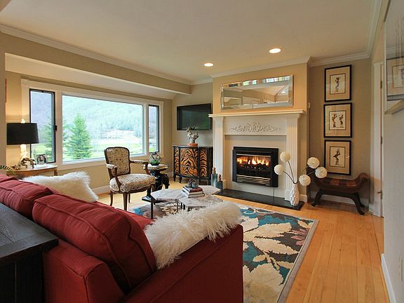 4th image of 43 Townhouse Dr