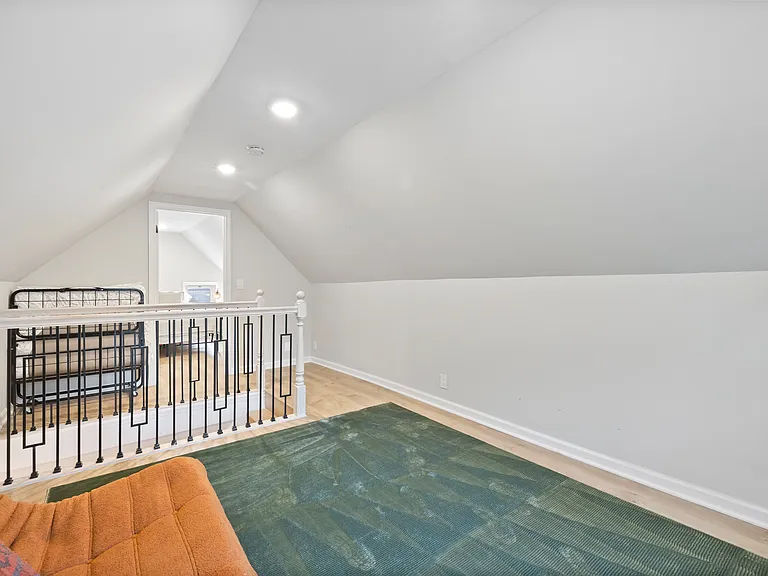 4225 E West Hwy — Photo 29