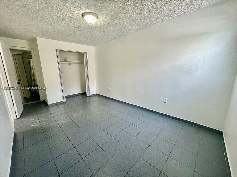 718 SW 11th Ave #8 — Photo 3