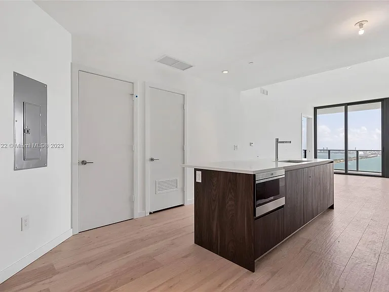 484 NE 31st St — Photo 5