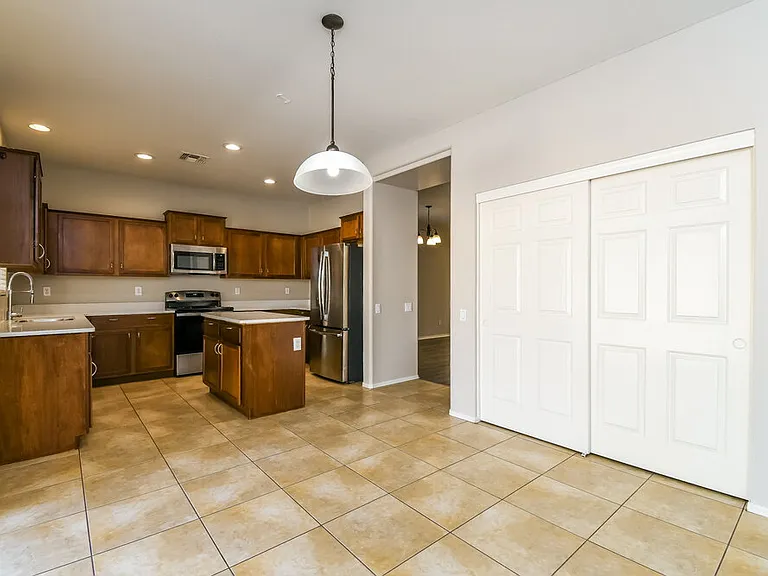 5206 W Glass Ln — Photo 7