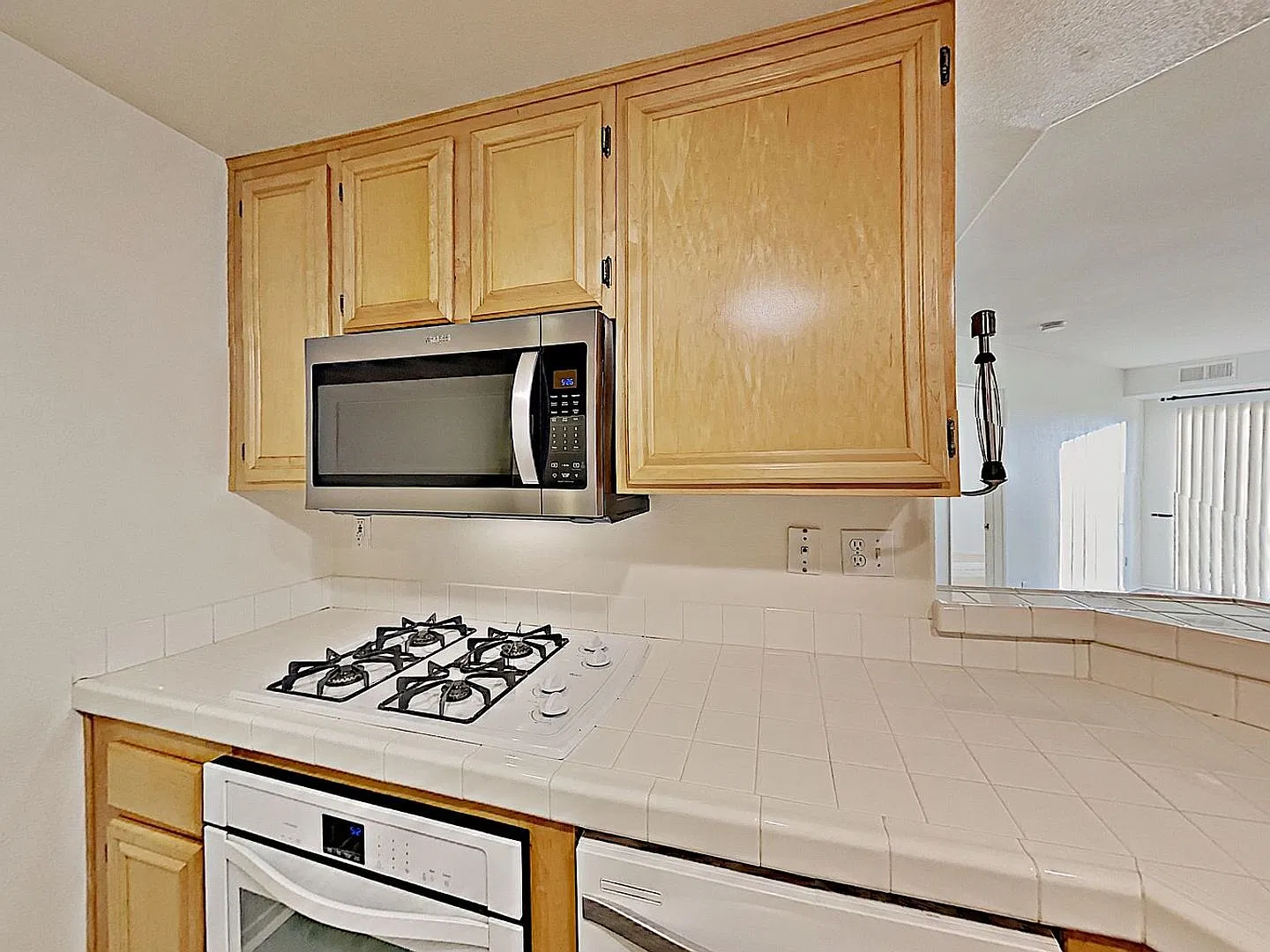 Beautiful 2BR/2BA Condo in Scripps Highlands with Private Patio & Garage — Photo 2