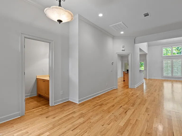 2021 Hillbrook Cir — Photo 2