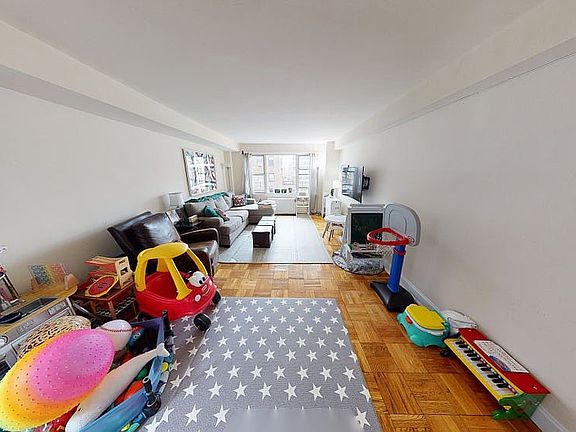 4th image of 250 E 73rd St APT 12G
