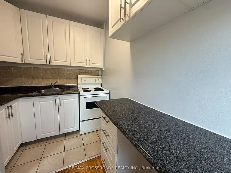 2770 Yonge St #112 — Photo 6