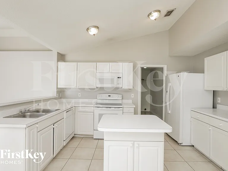 729 Pincon Ln — Photo 5