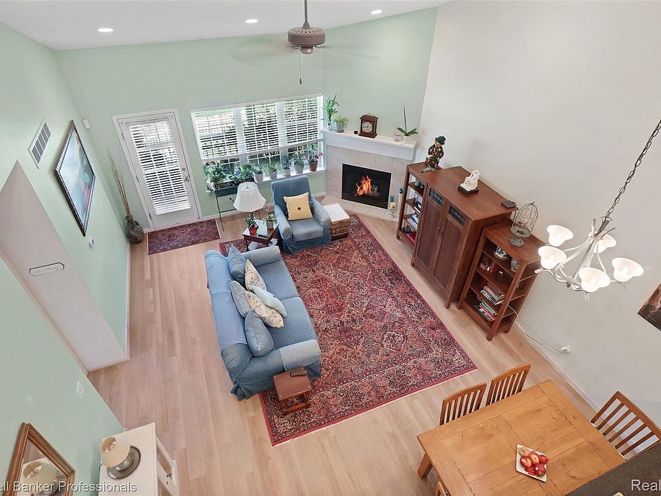 731 E Bluff Ct, photo 27