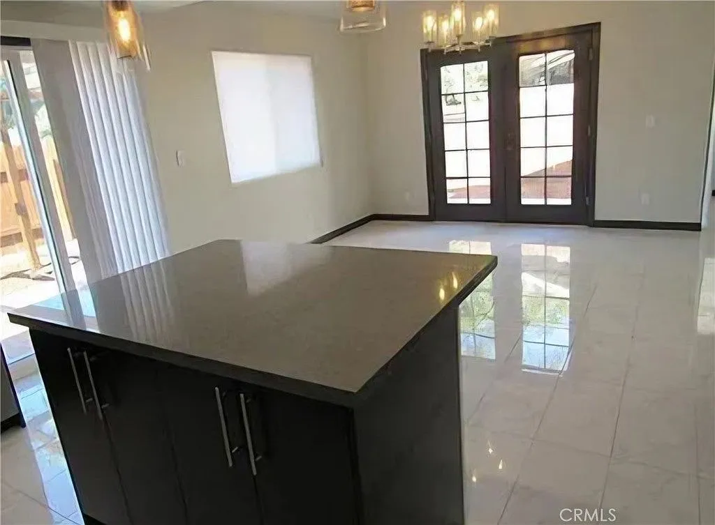 3 bed, 1441 sqft, $3,300 — Photo 2