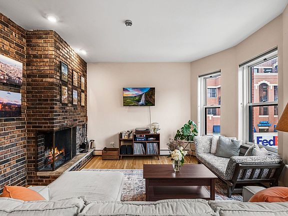 5th image of 800 W George St APT 2
