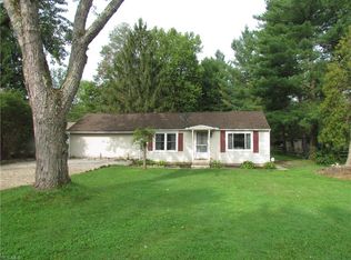 16137 Lakeview Dr, Burton, OH 44021