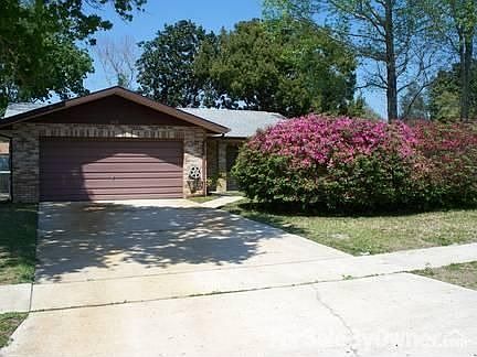 Left Front of House
						:
						Two Car Garage, Washer & Dryer Hook-ups, Irrigation Pump.