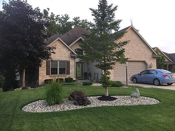 1st image of 25660 Rolling Hills Dr