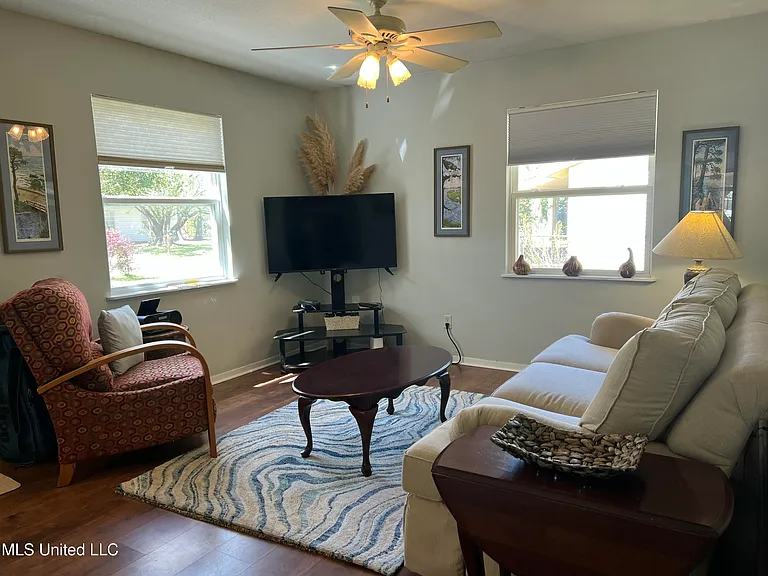 2 Fleetwood Pl — Photo 5