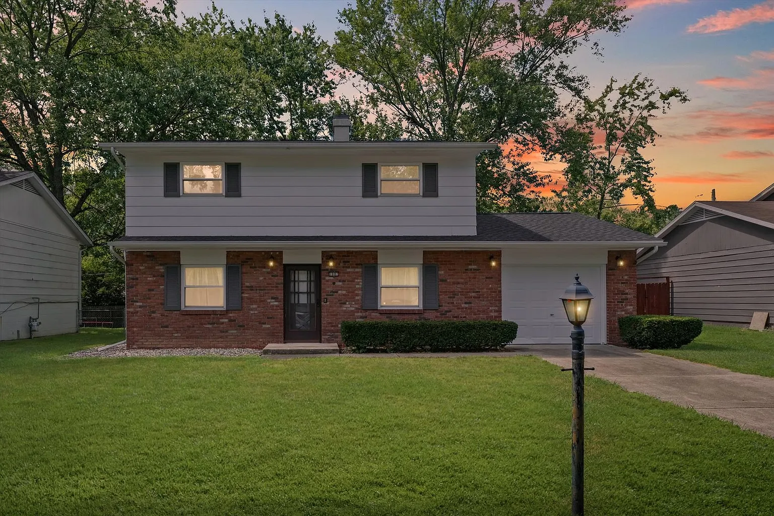 1007 Holiday Dr photo 1