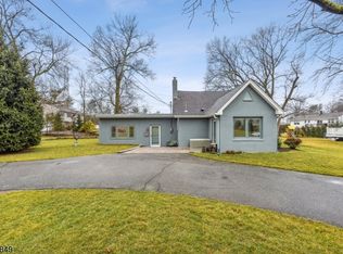 123 McKinley Ave, East Hanover, NJ 07936