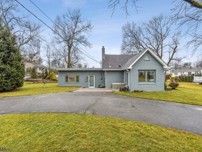 123 McKinley Ave, East Hanover, NJ, 07936