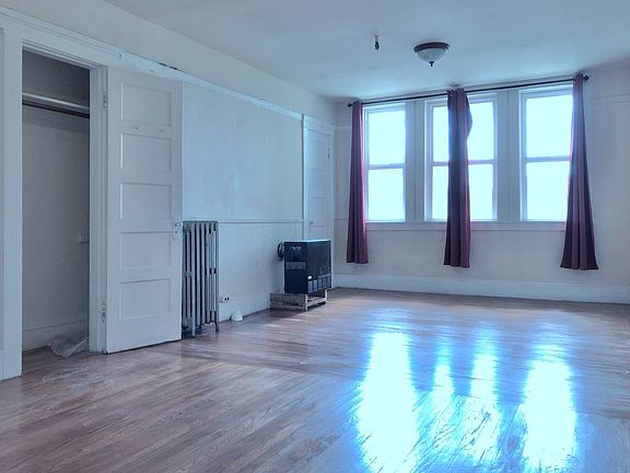 4th image of 1539 Clay St APT 1