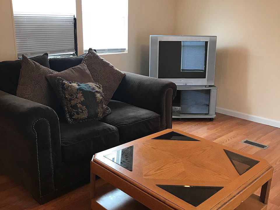 1st image of 419 Fontelieu Dr