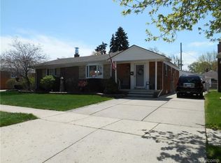 545 Stewart Ave, Lincoln Park, MI 48146