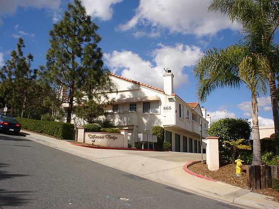 2nd image of 665 Ascot Dr Unit 5