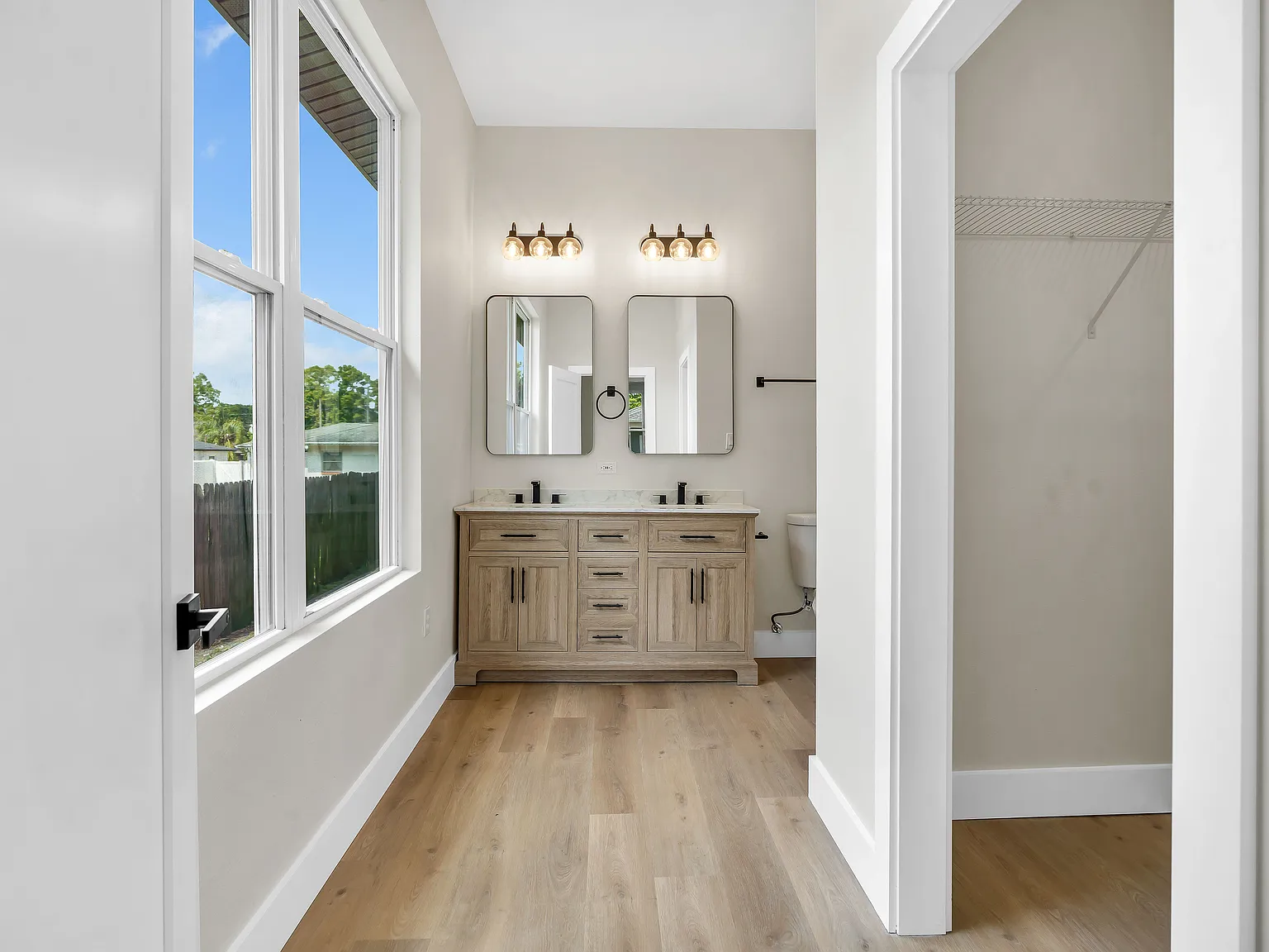 4 bed, 1700 sqft, $3,200 — Photo 3