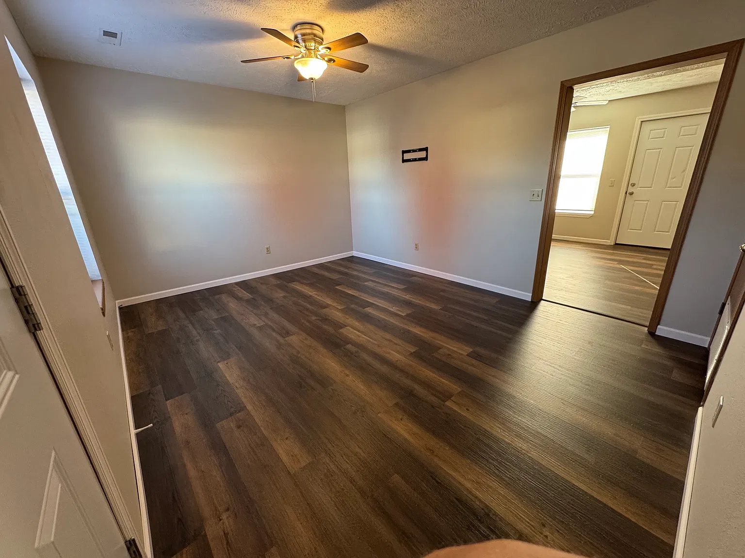 143 W Terrace Ct — Photo 2