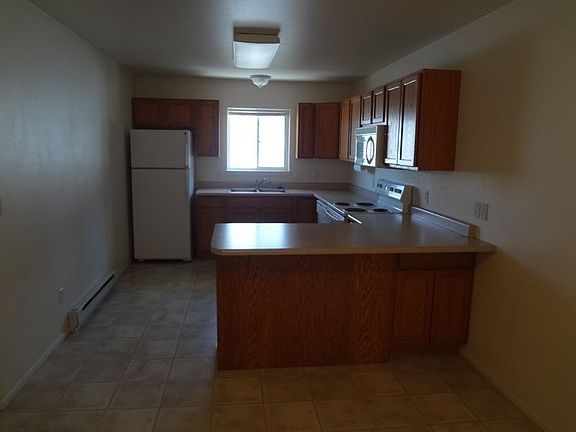 Kitchen, dining area