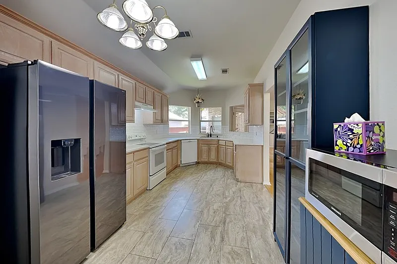3 bed, 2.0 bath, 1901 sqft, $2,695 — Photo 4