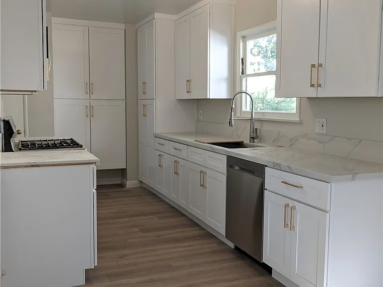 4515 Castle Ln — Photo 3