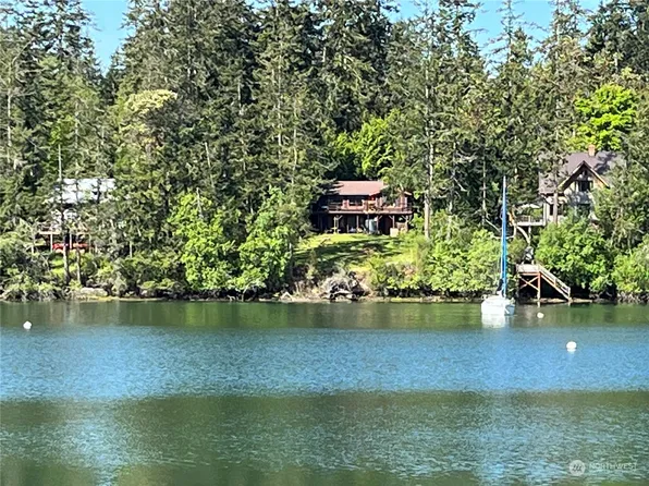 1481 Griffith Point Road, Nordland, WA 98358