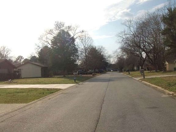 Exterior Neighborhood (street photo)