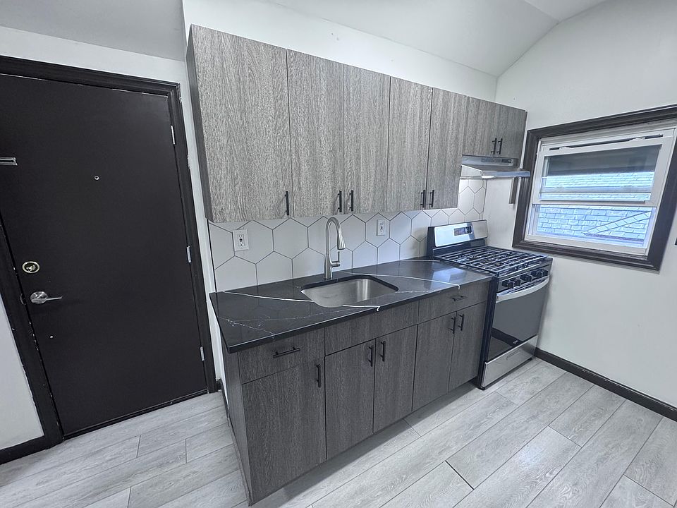 1st image of 163 Elwood Ave #3