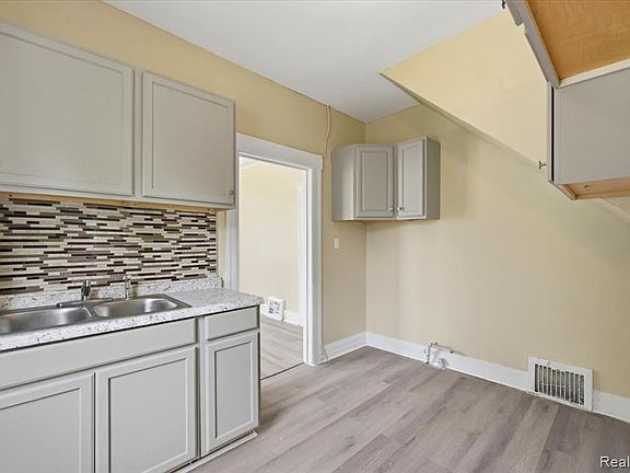 3rd image of 2245 W Grand St