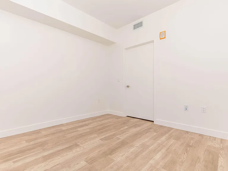 Woodlake Apartments — Photo 61