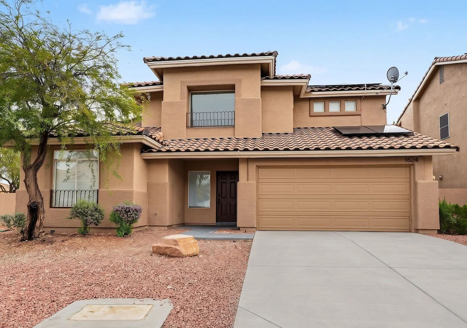 Sparkling Pool Home on a Corner Lot Vaulted Ceilings, Solar & Washer/Dryer Included — Photo 1