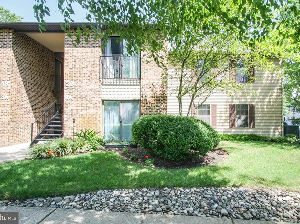 2 Sumac Ct, Mount Laurel, NJ 08054