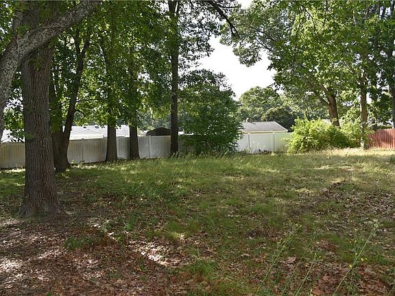 4th image of 113 Canfield Ave