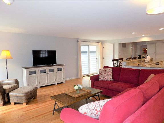 5th image of 6 Barberry Ln