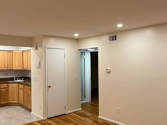 5th image of 106 Llewellyn Pl APT 4B
