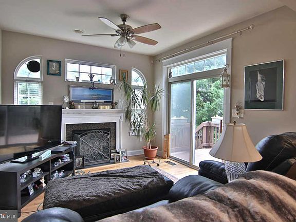 5th image of 1018 Wells Ave