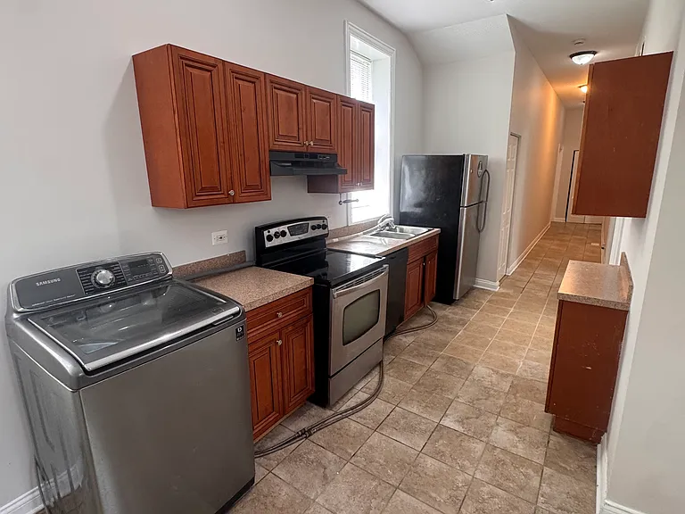 2101 S Marshall Blvd #1F — Photo 4